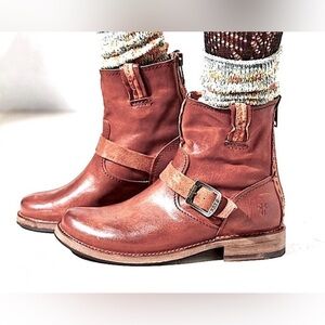 Frye Vicky Artisan Back-Zip Boots Buckle Brown Distressed